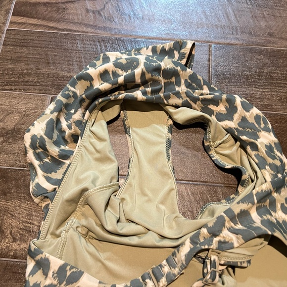 AERIE Tan Leopard One Piece full coverage bathing suit Swimsuit women’s medium - Picture 4 of 5